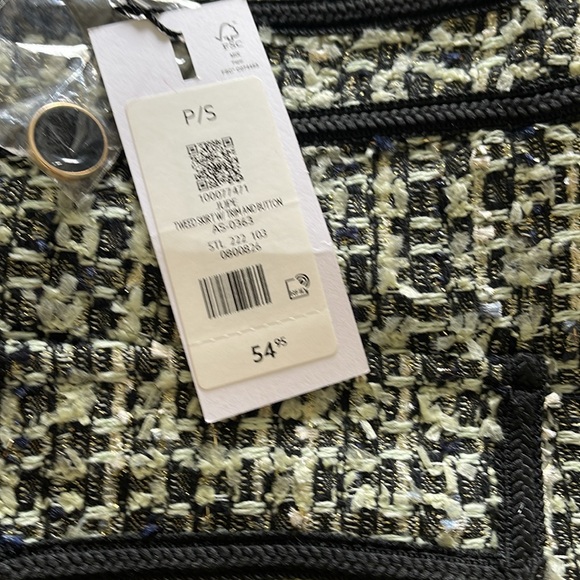 Tweed Skirt With Trim And Button - Picture 2 of 3